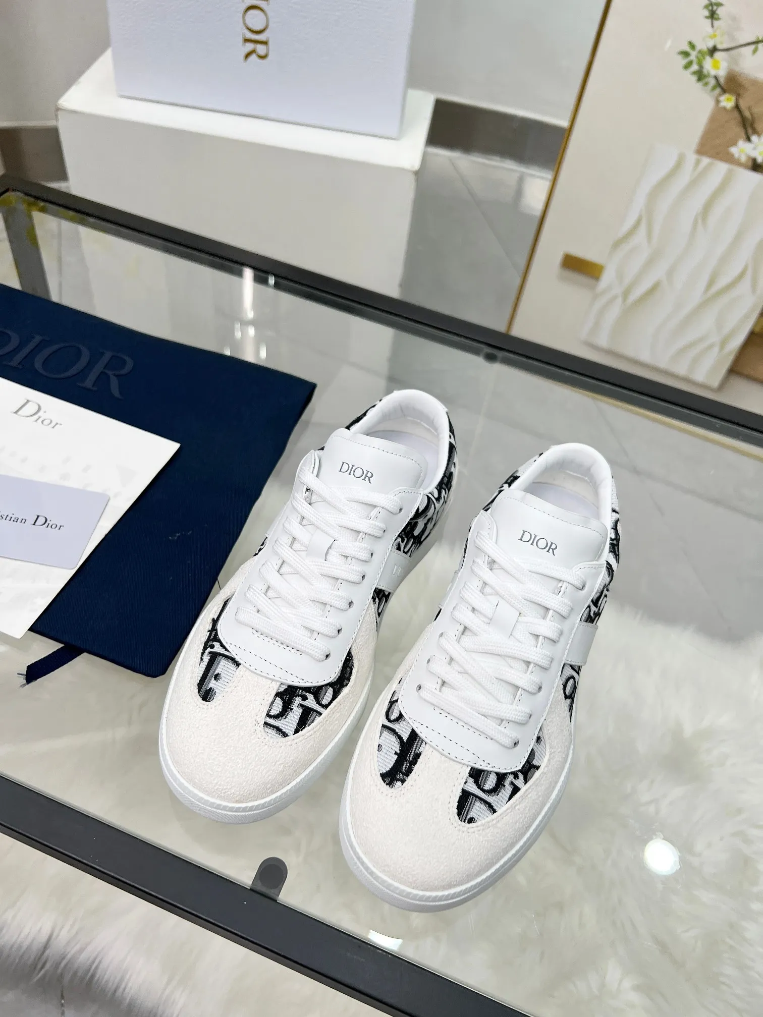 👟👟Ex-factory price 460👟👟Male size +10 correct✅ version. 𝐃𝐢𝐨𝐫 𝟮𝟱𝐏𝐫𝐞-𝐅𝐚𝐥𝐥 𝐁𝐞𝐫𝐥𝐢𝐧 𝟬𝟭 Dior B01 couple casual moral training shoes white shoes sneakers late 90s fashion brand Maison Margiela purchased GAT in large quantities and gave them a makeover. This shoe type of De Xun officially started its fashion journey. Original: Top layer of cowhide, cowhide lining, original outsole Size: 35-45 (40 for women, 45 for men, custom made, non-refundable)